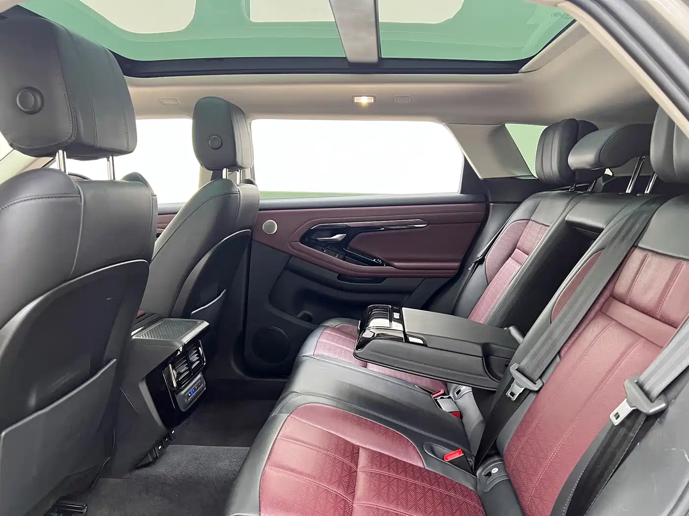 Land Rover Range Rover Evoque 2021 Range Rover Evoque L 249PS R-Dynamic HSE Luxury Edition фото 19