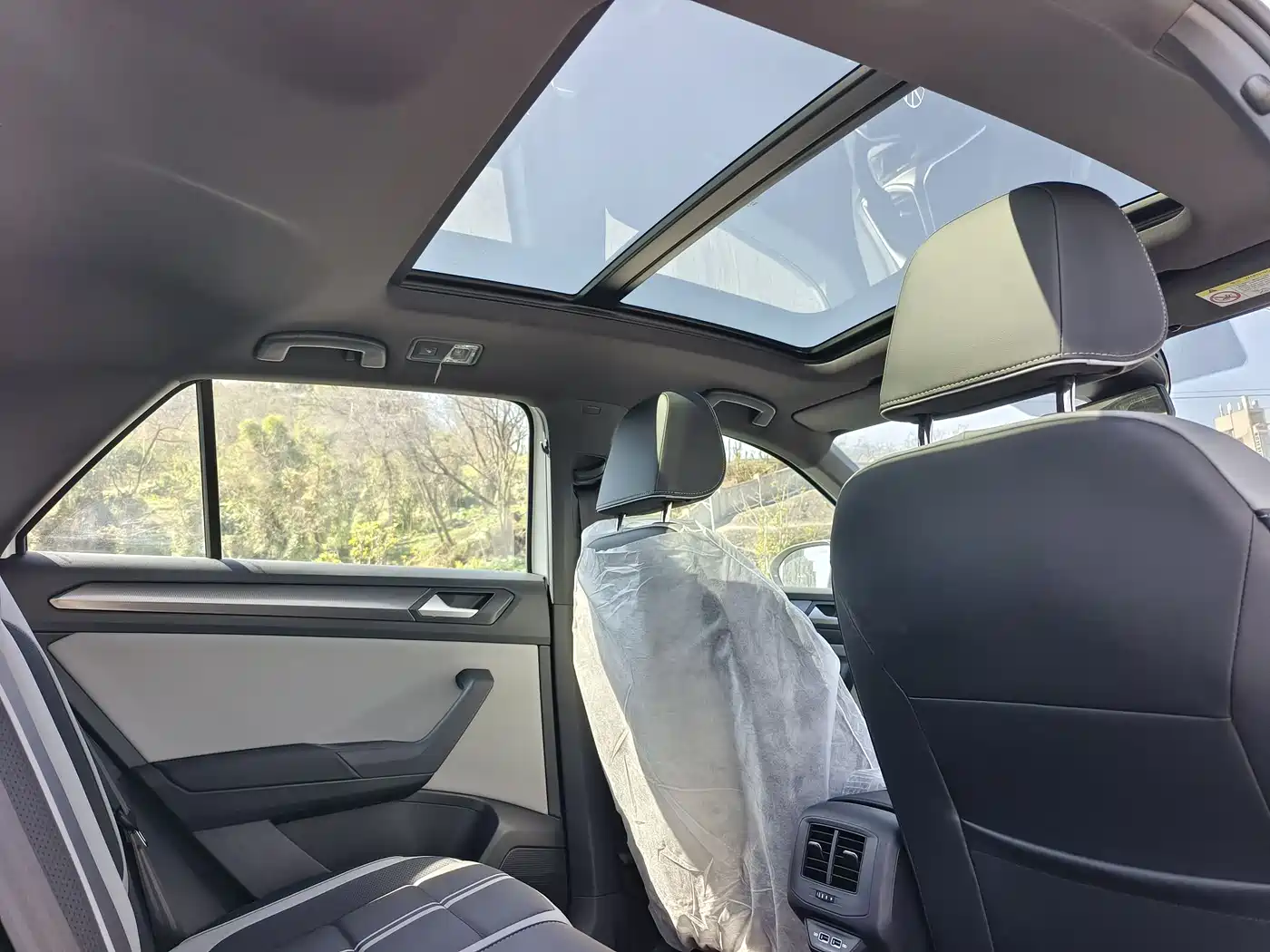 VOLKSWAGEN T-ROC EXPLORING SONGS