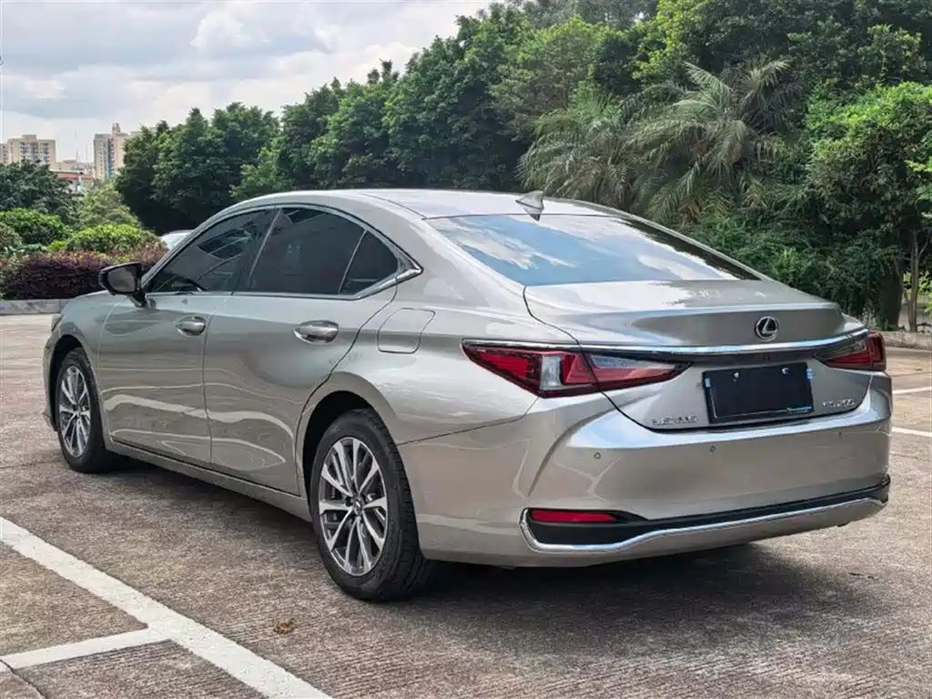 Lexus ES 2022 200 Excellence Edition фото 4