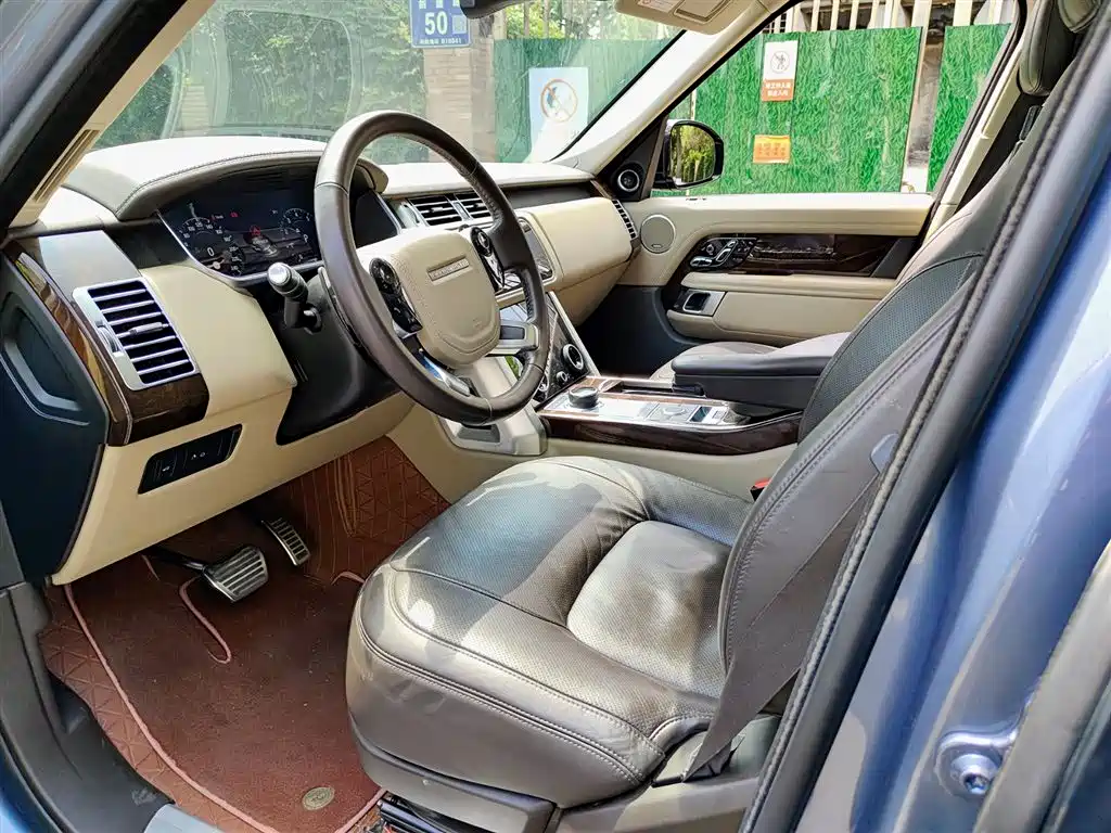 Land Rover Range Rover 2021 3.0 L6 Heritage Extended Classic Edition фото 7