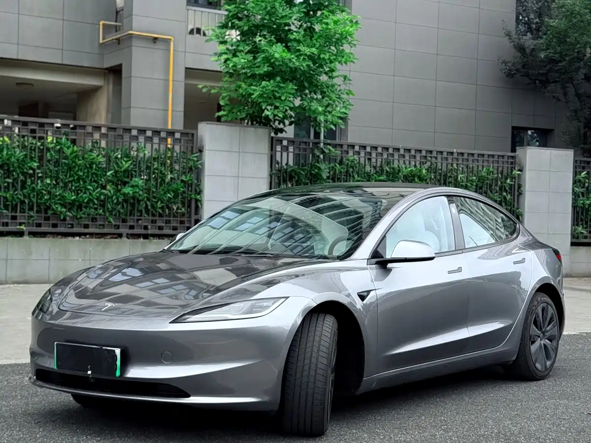 Tesla Model 3 2025 Long Range All-Wheel Drive
