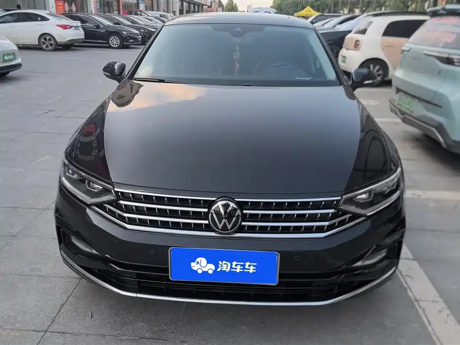 Volkswagen Magotan 2023 Model 2 Million Commemorative Edition 330TSI DSG Luxury фото 2