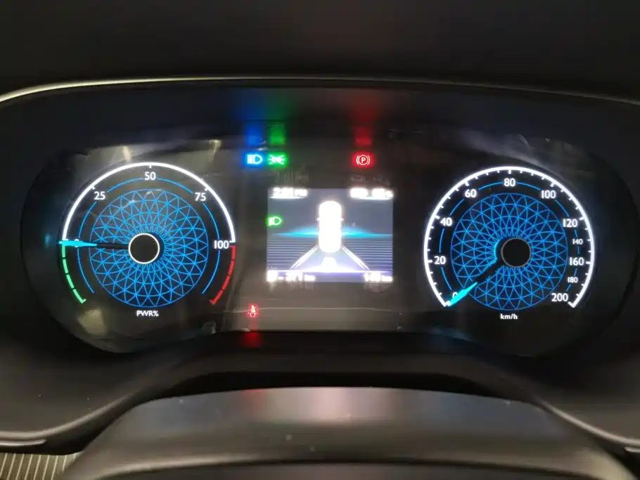 Hongqi E-QM5 2026 2025 610km PLUS