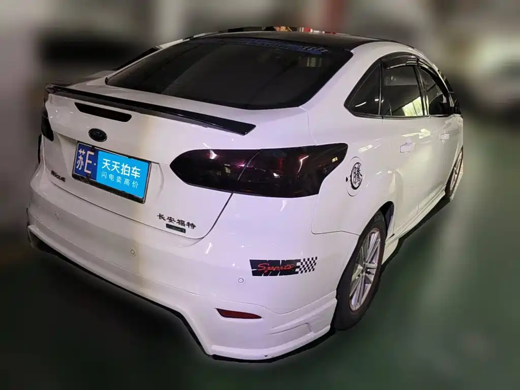 Photo 2 - Ford Focus