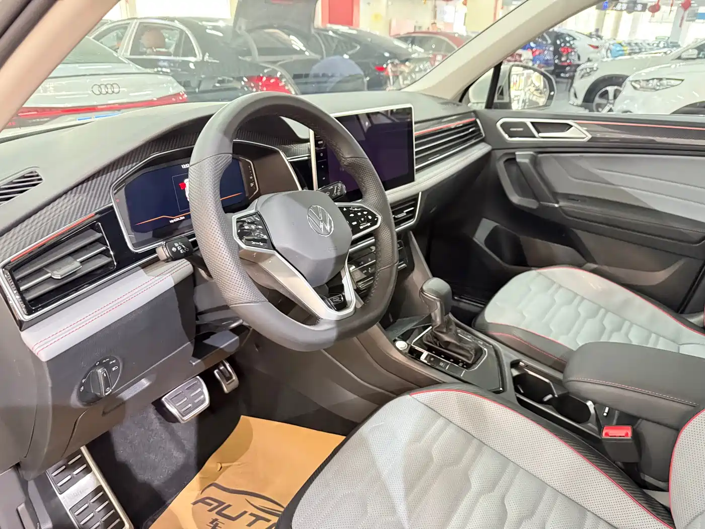 Volkswagen Tiguan L 2023 330TSI Auto 2WD R-Line Flagship Edition фото 6