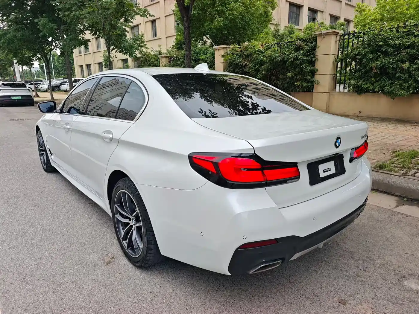 BMW 5 Series 2021 525Li M Sport Package фото 7