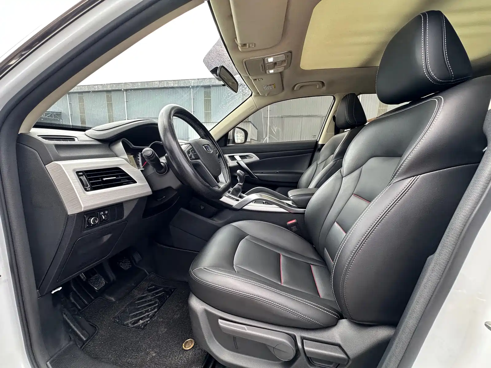 Фото 4 - Geely Atlas