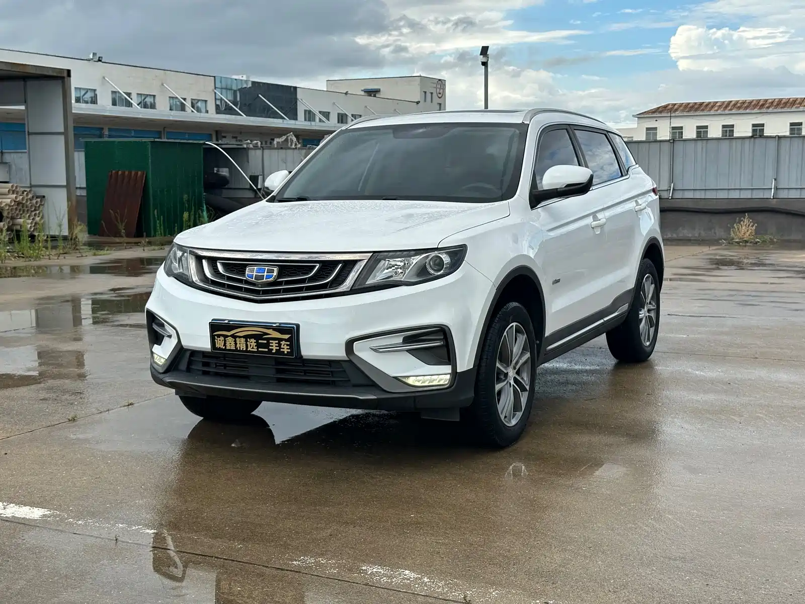 Фото 1 - Geely Atlas