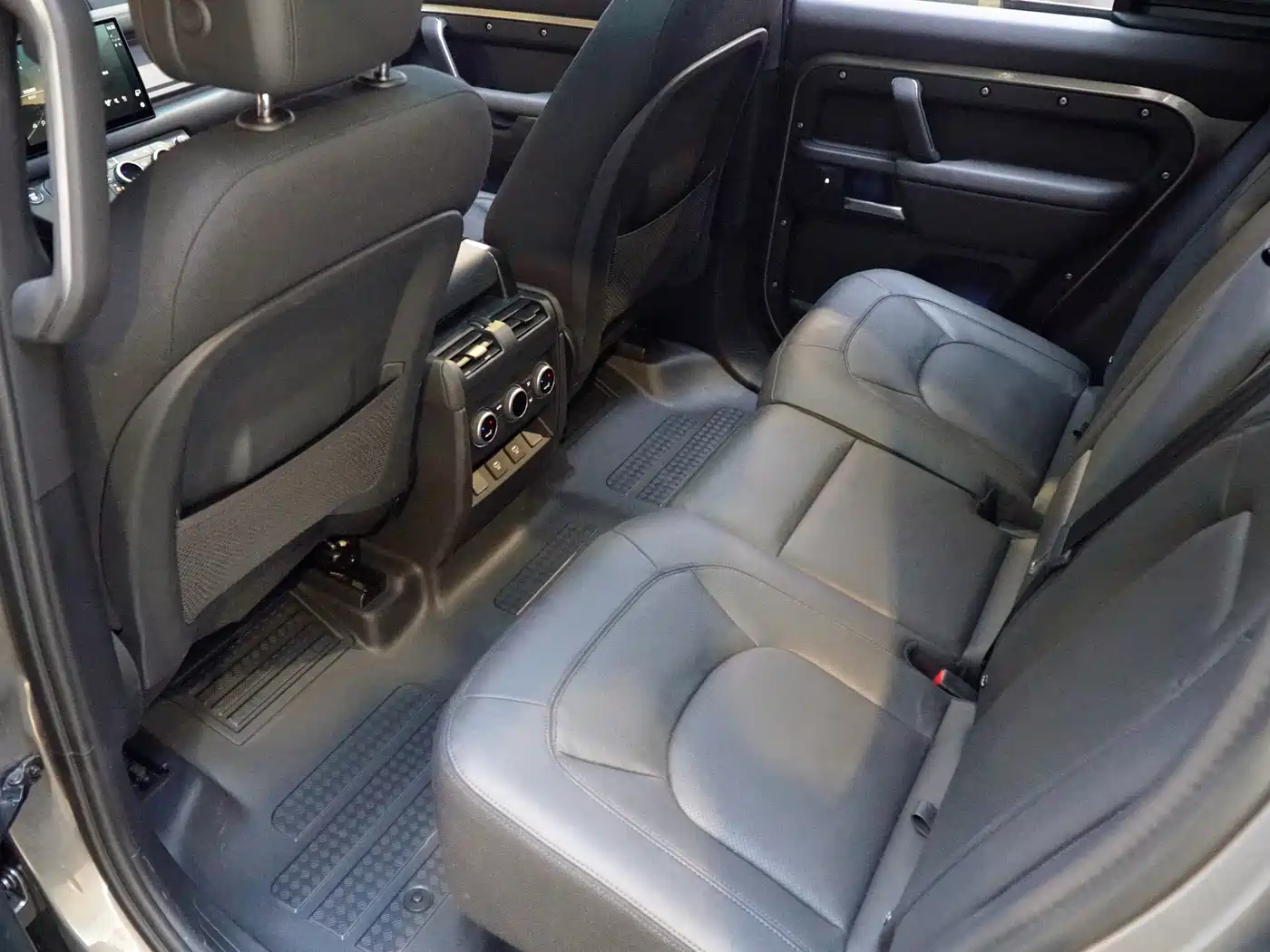 Land Rover Defender 2025 110 3.0T P400 X фото 5