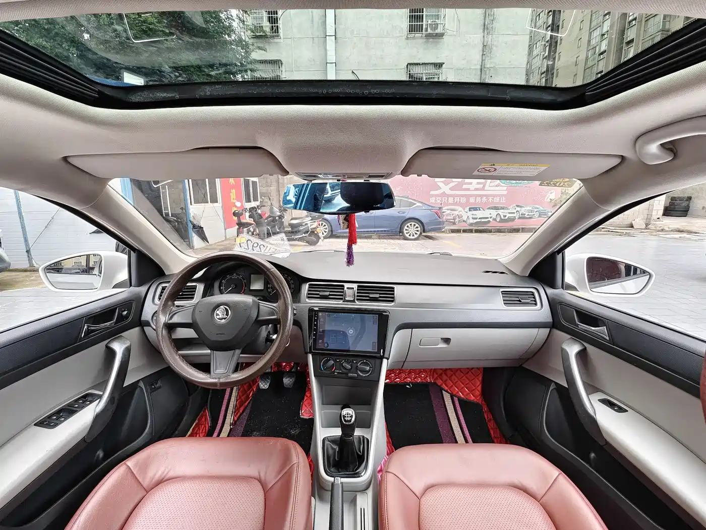 Škoda Rapid 2016 1.6L Manual Pioneer Edition фото 5