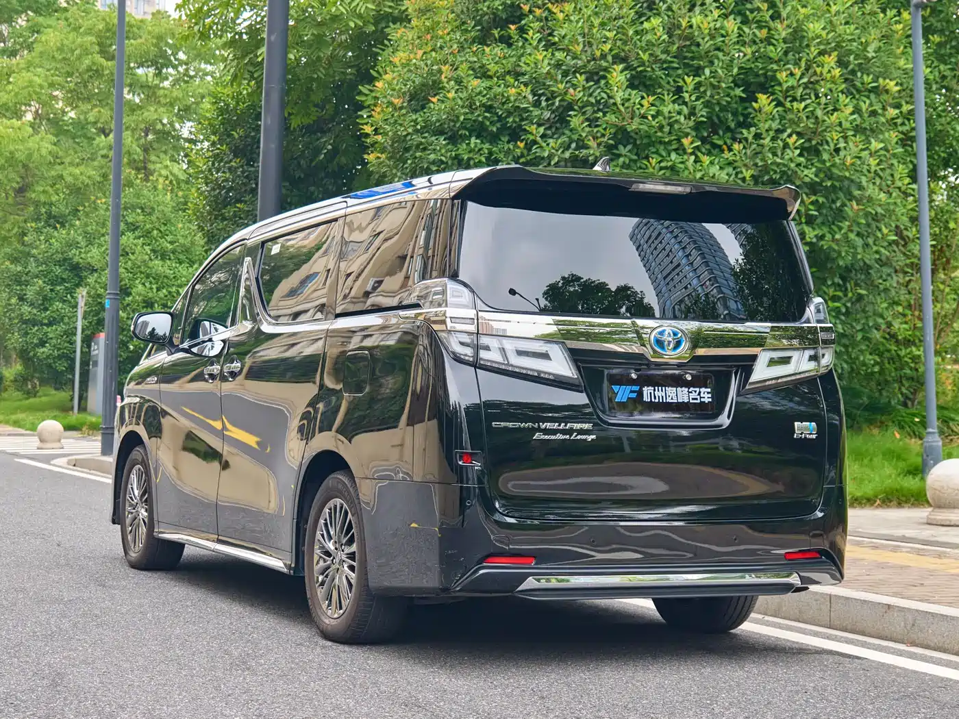 Toyota Vellfire 2021 Crown Hybrid 2.5L HV Supreme Edition фото 7