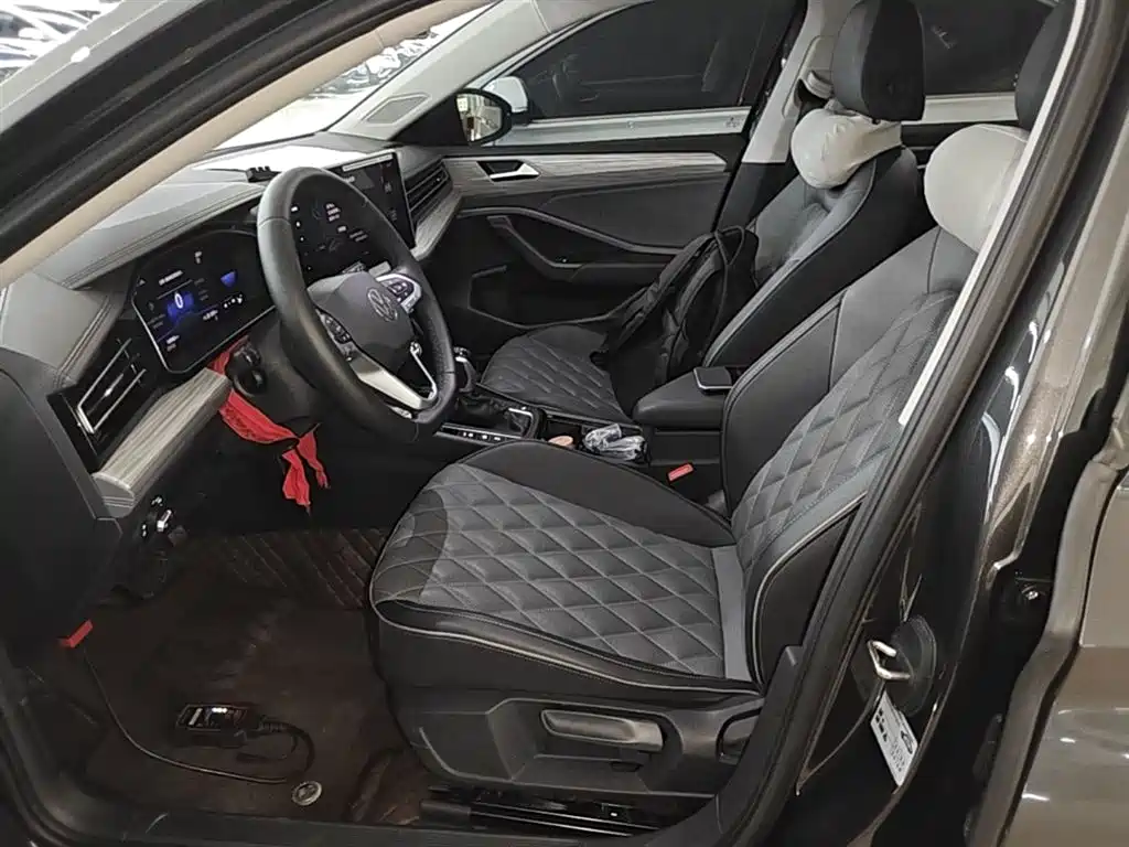 Volkswagen Sagitar 2025 Model Second Facelift 300TSI DSG Transcend Edition фото 15
