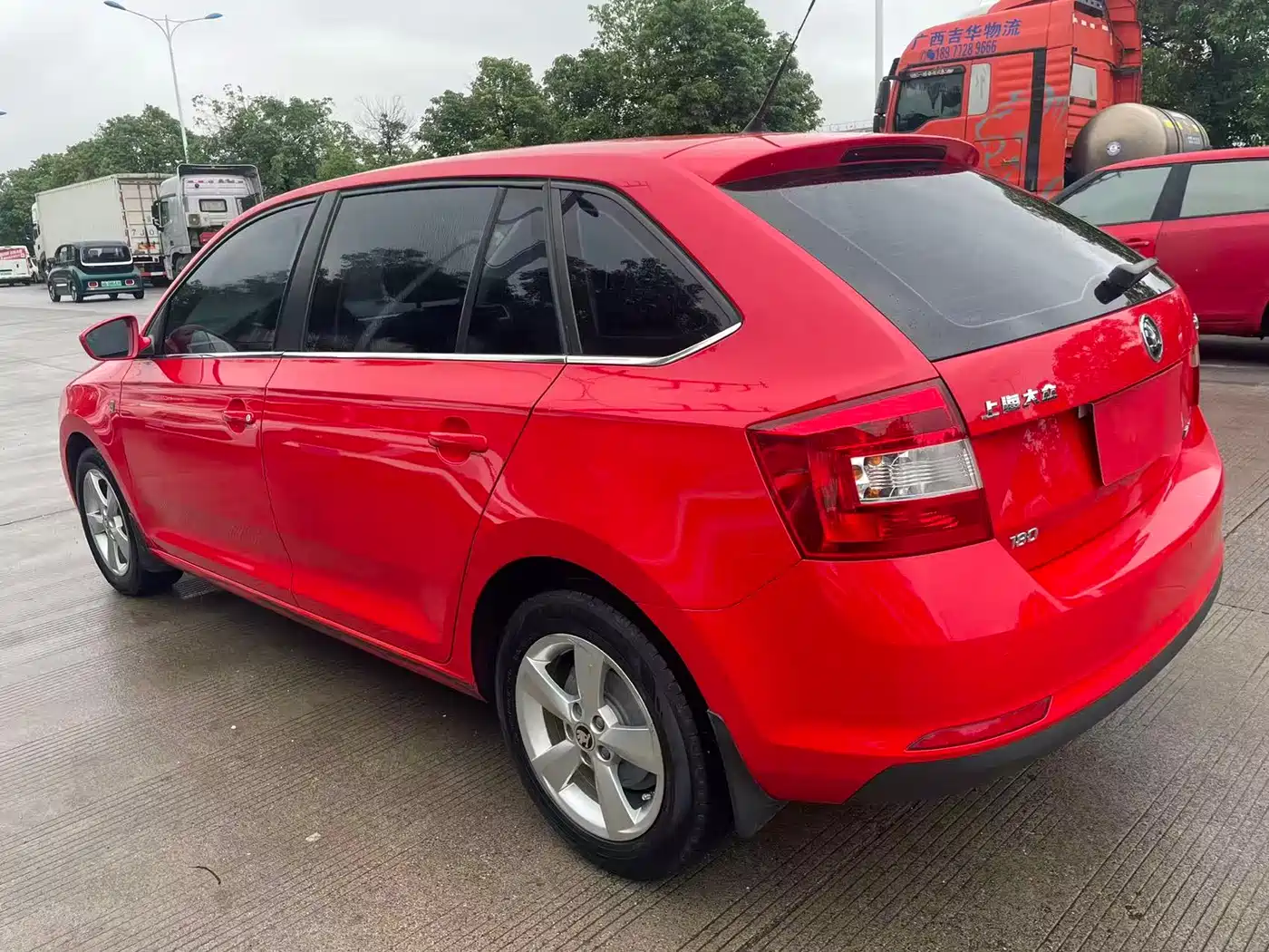 Škoda Skoda Rapid Spaceback 2016 Facelift 1.6L Automatic Innovation Edition фото 9