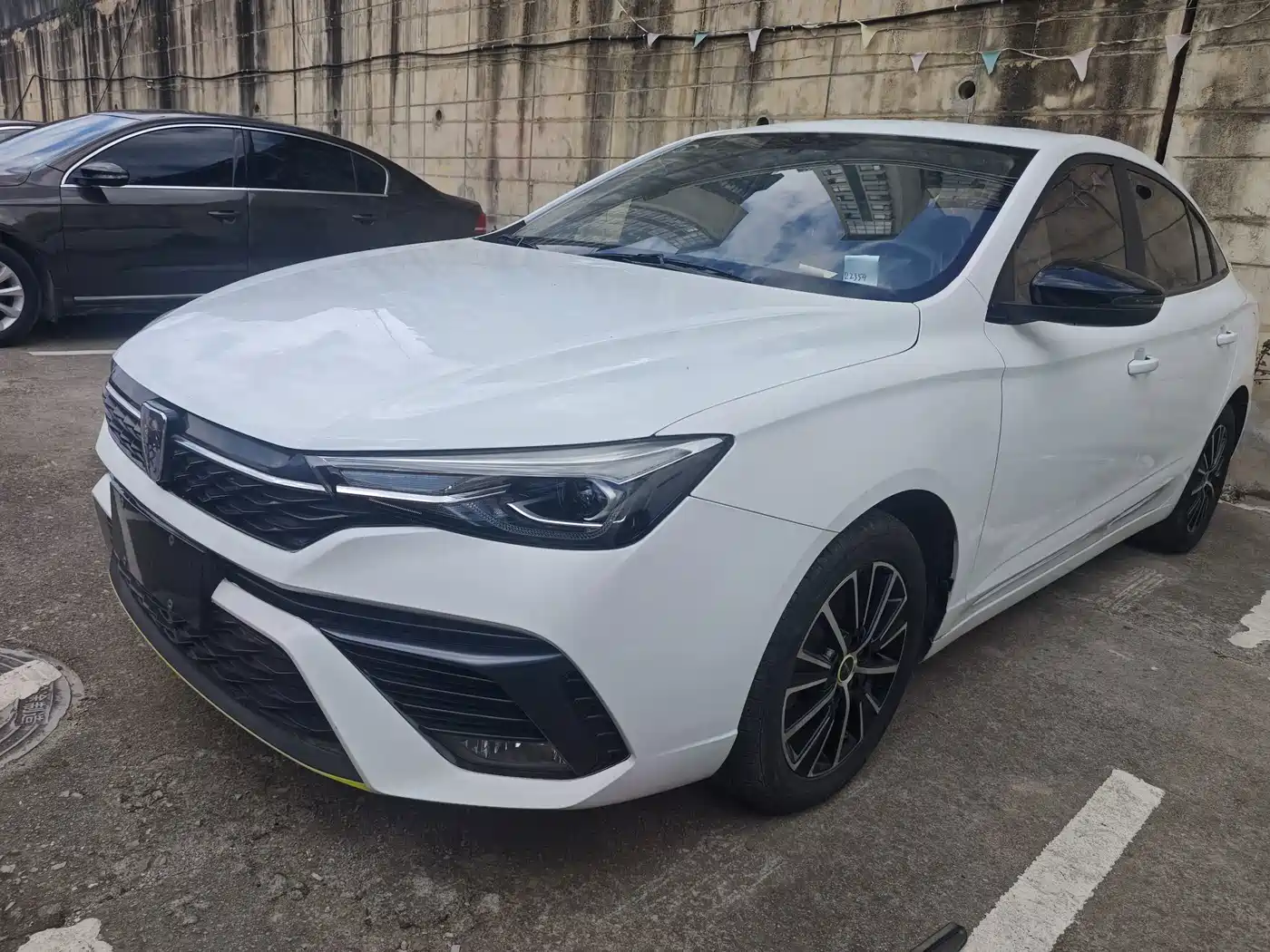 Photo 1 - Roewe i5
