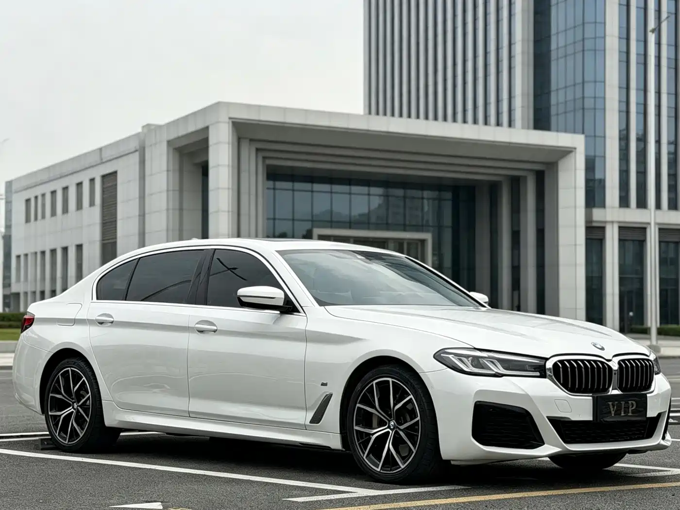 BMW 5 Series 2022 530Li Exclusive M Sport Package фото 3