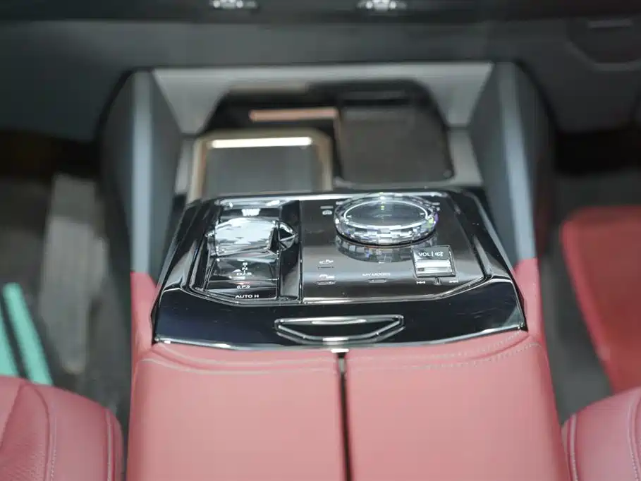 BMW 5 Series 2025 530Li Premium M Sport Package фото 22