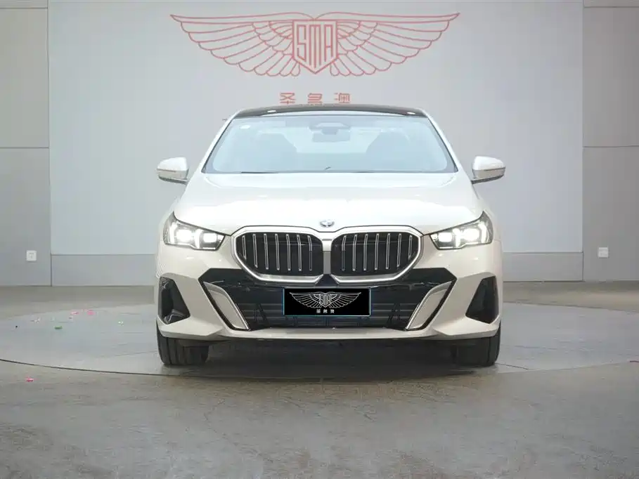 BMW 5 Series 2025 530Li Premium M Sport Package фото 5