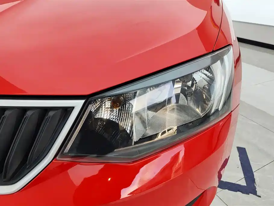 Škoda Fabia 2017 1.4L Auto Car Enjoy Edition фото 5