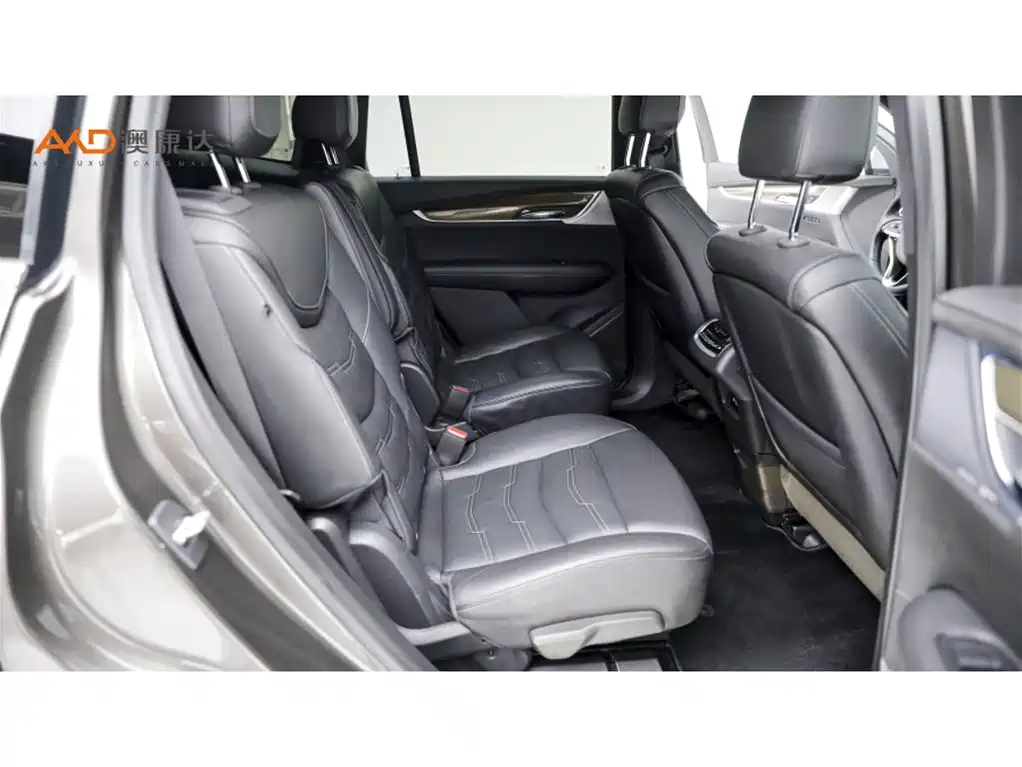 Фото 8 - Cadillac XT6