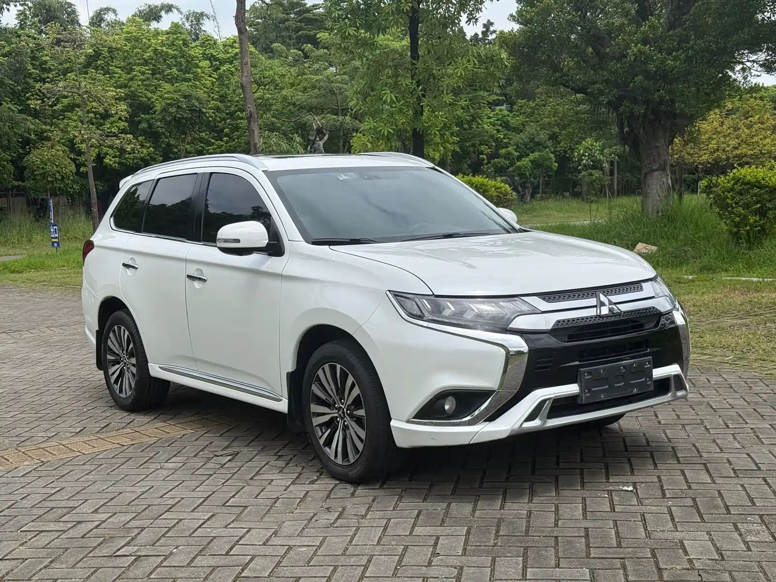 Фото 3 - Mitsubishi Outlander