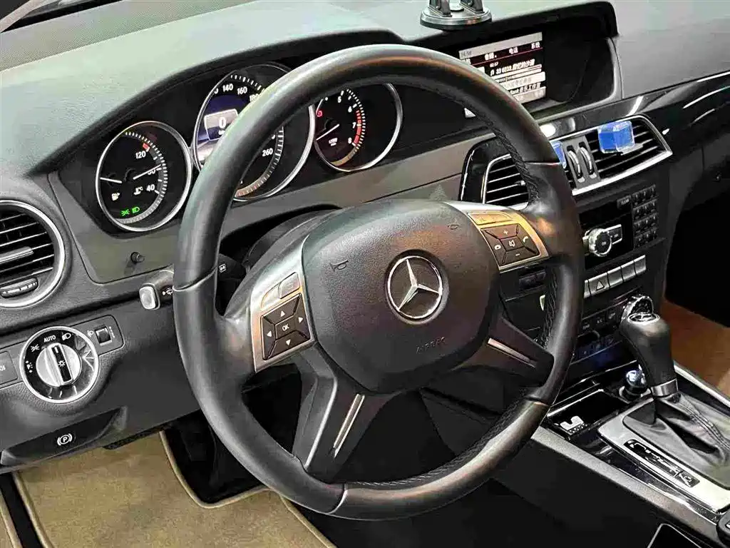 Фото 20 - Mercedes-Benz C-Class