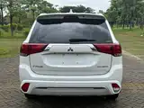Фото 12 - Mitsubishi Outlander