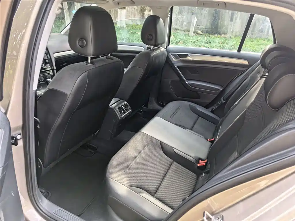 Volkswagen Golf 2018 1.6L Automatic Comfort фото 14