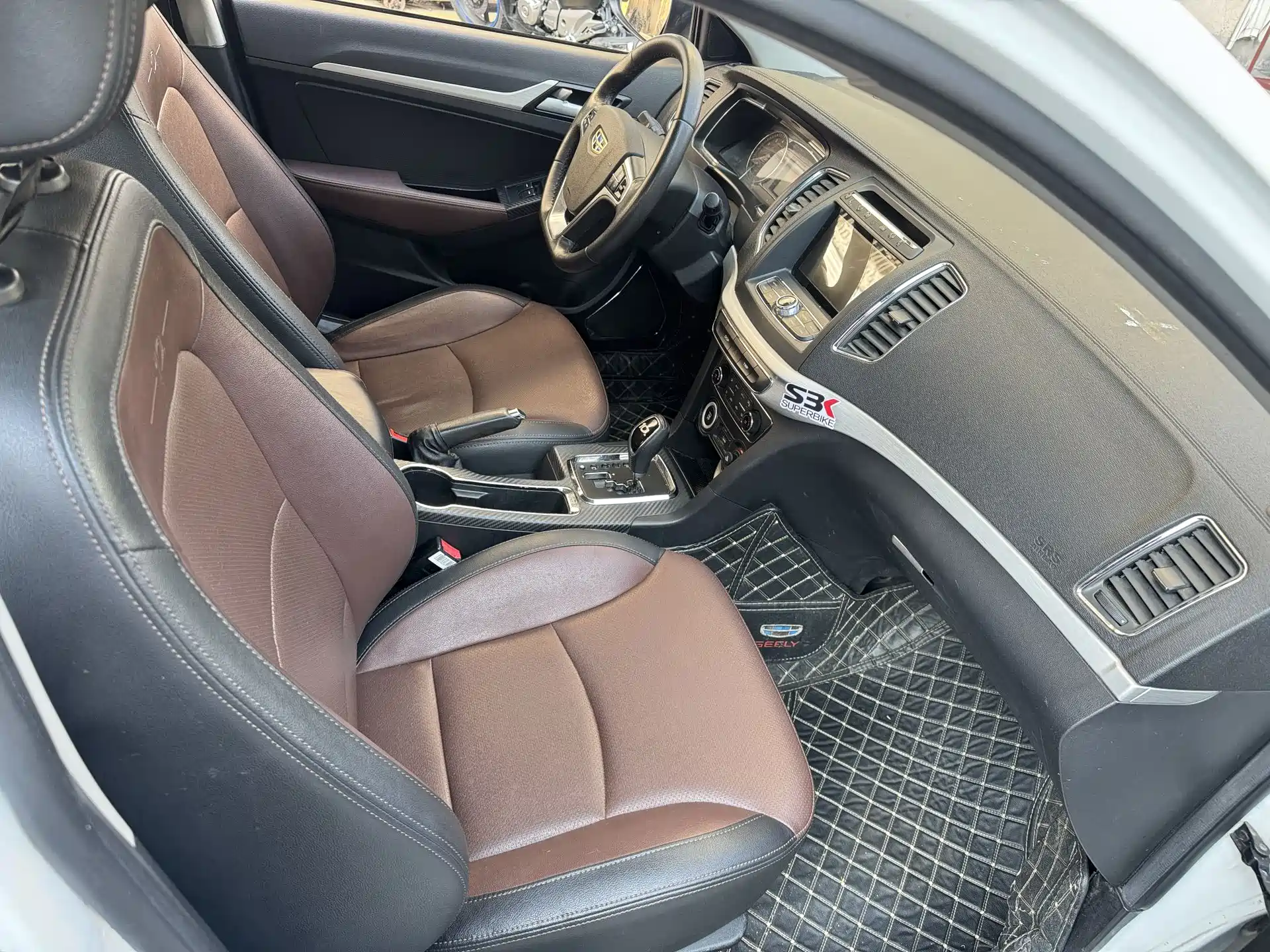 Фото 5 - Geely Vision