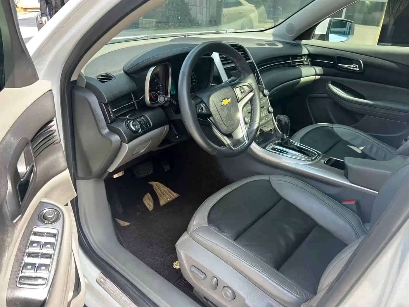Chevrolet Malibu 2013 2.0L Automatic Luxury Edition фото 8