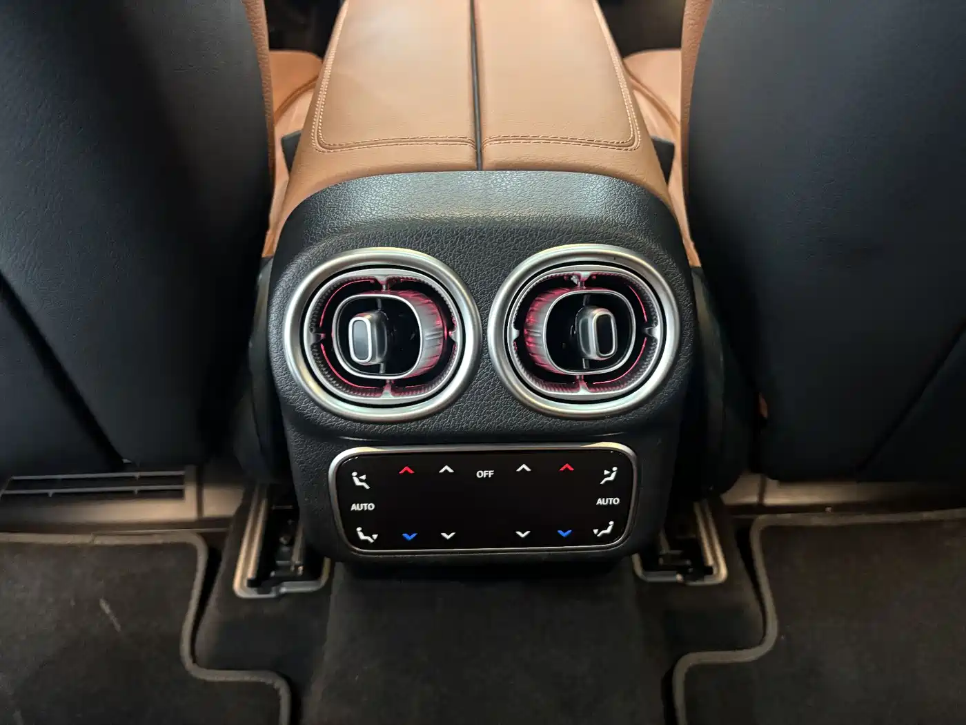 Mercedes-Benz GLC 2024 Facelift GLC 300 L 4MATIC Sport 7-seater фото 18