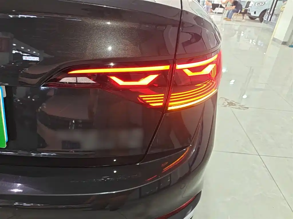 Volkswagen Sagitar 2025 Model Second Facelift 300TSI DSG Transcend Edition фото 8