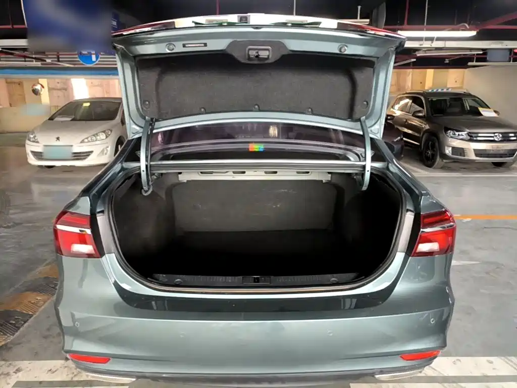 Roewe i6 2018 2018 20T Automatic Flagship Edition