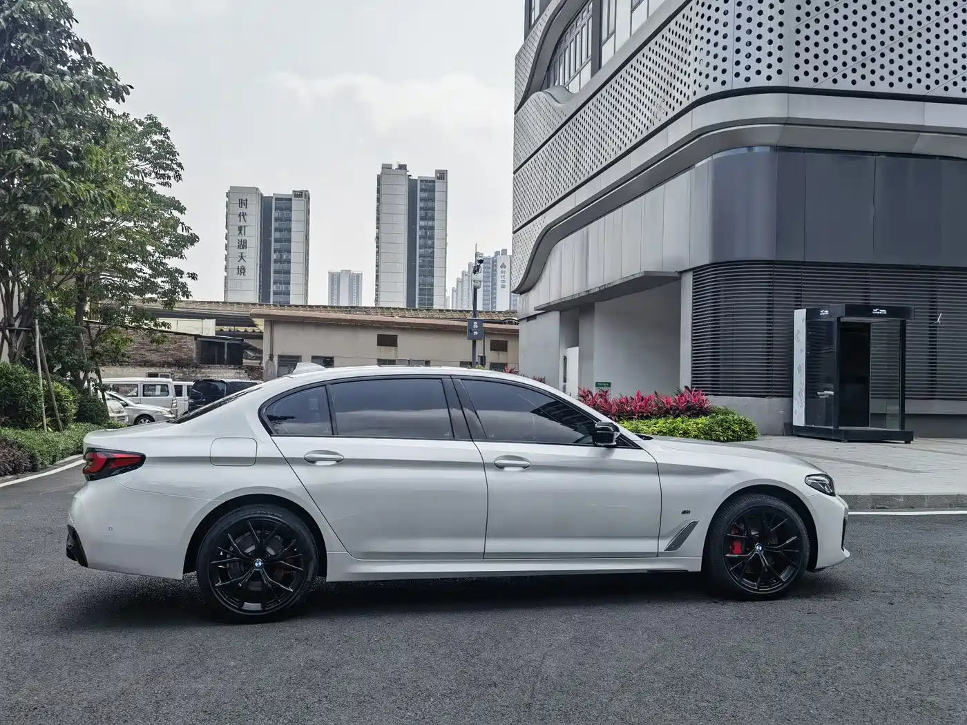 BMW 5 Series 2021 530Li Premium M Sport Package фото 7