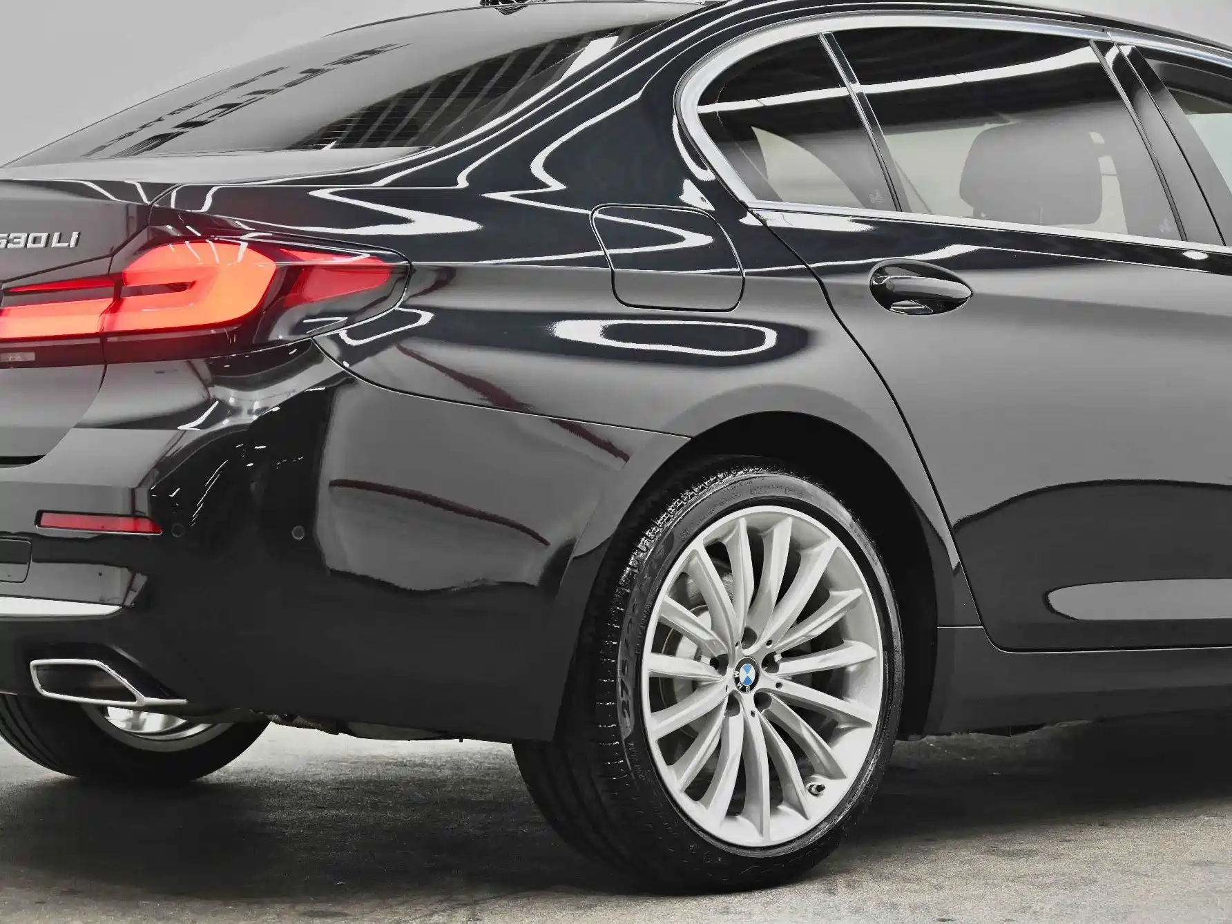 صورة 14 - BMW 5 Series