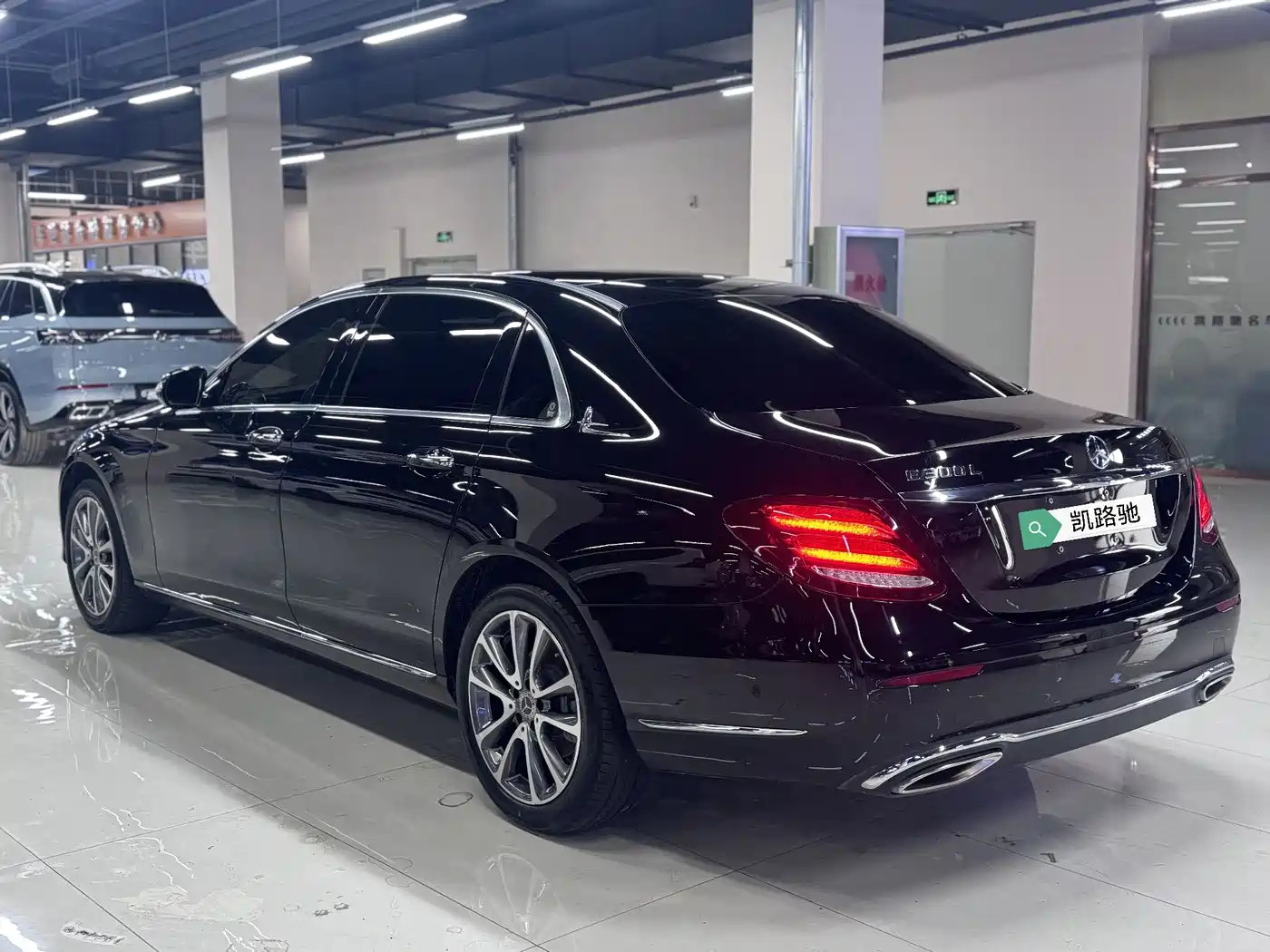 Mercedes-Benz E-Class 2019 E 300 L Luxury фото 8