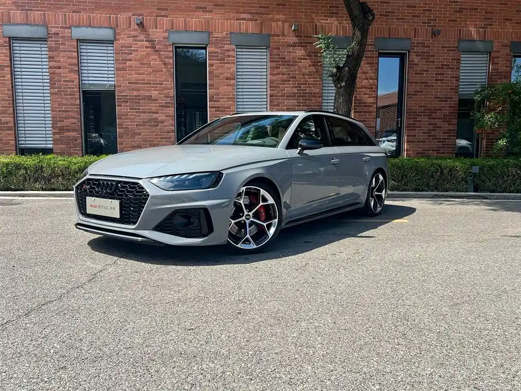 AUDI RS 4