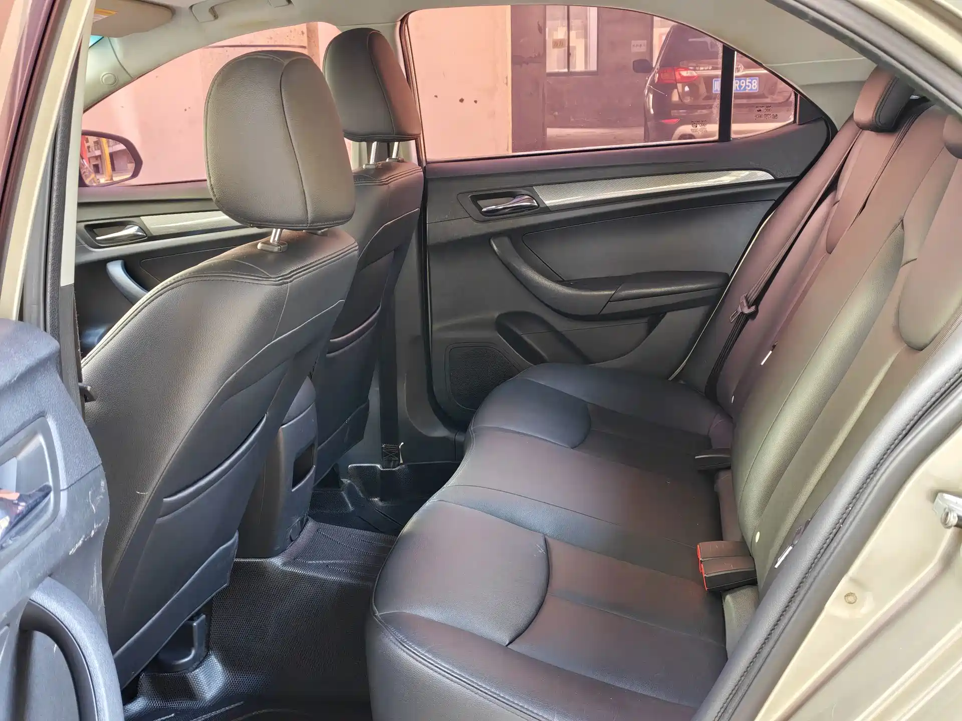 Фото 9 - Roewe 360
