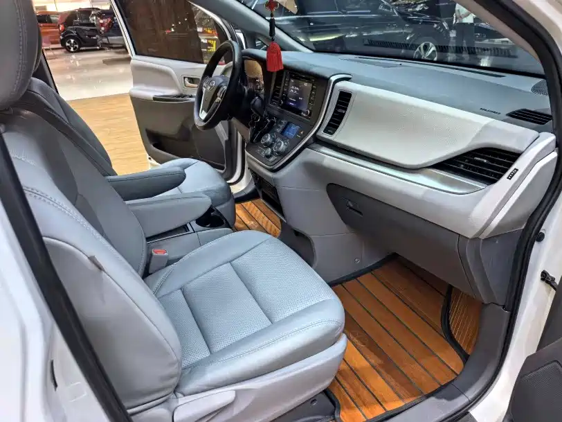 صورة 6 - Toyota Sienna