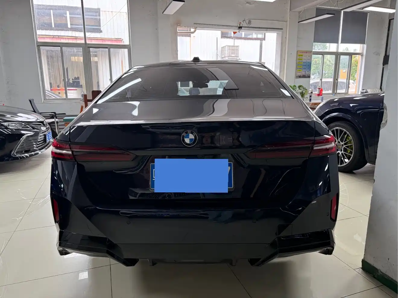 BMW 5 Series 2025 525Li M Sport Package фото 12