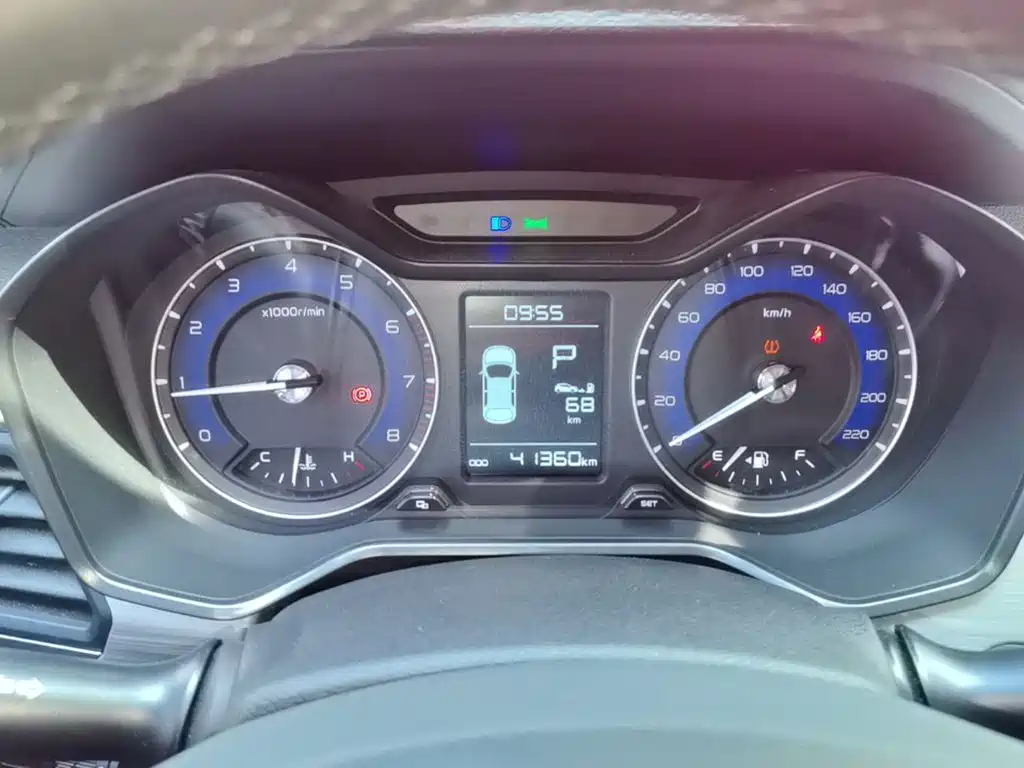 Фото 12 - Geely Vision X3