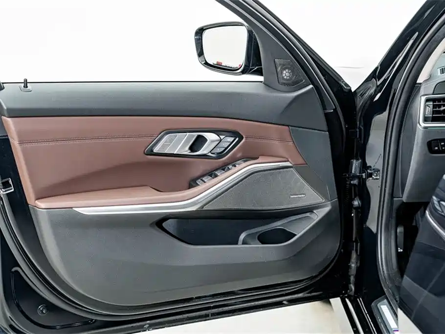 BMW 3 Series 2022 325i M Sport Shadow Edition фото 16