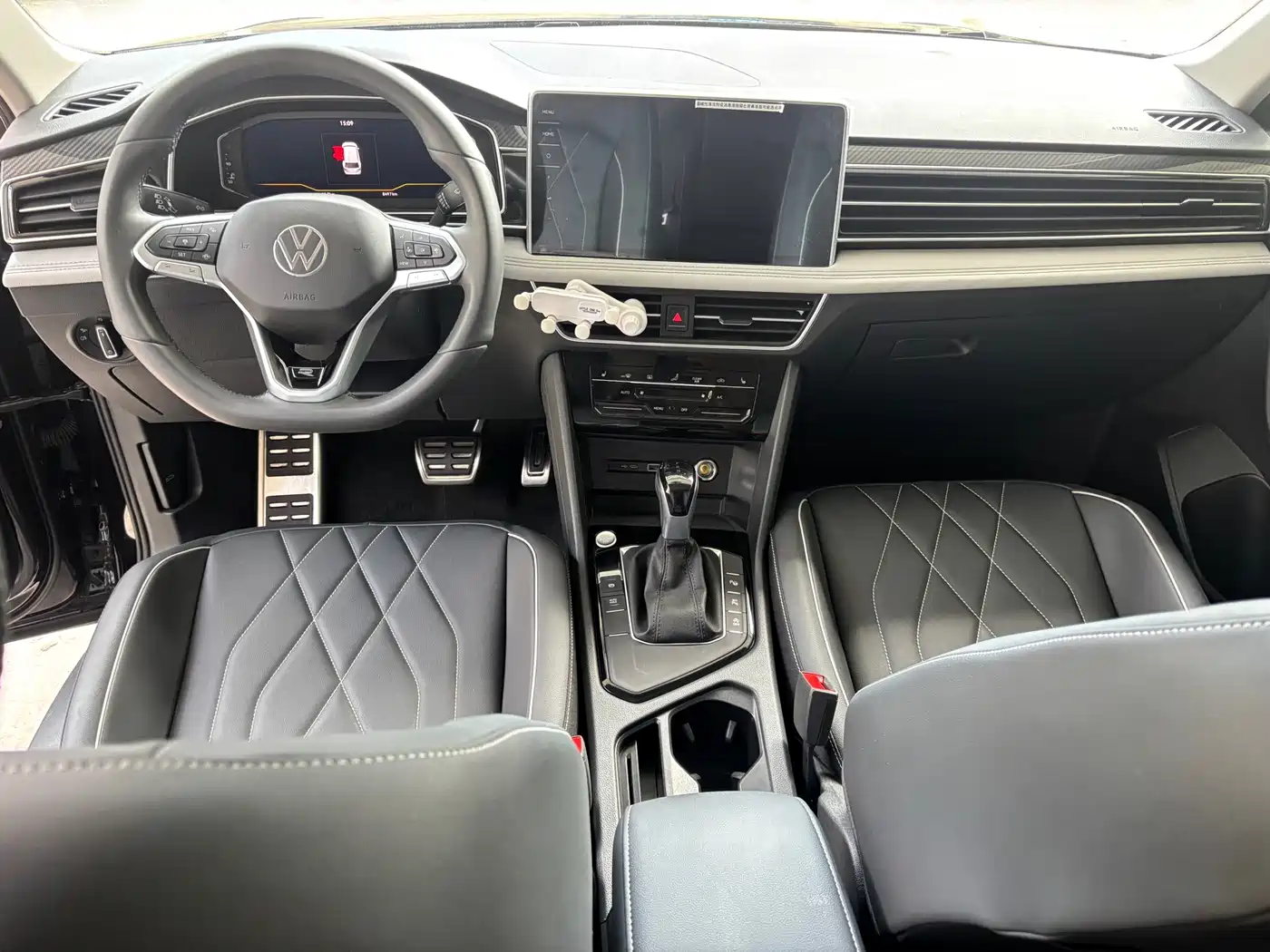 Volkswagen Tiguan L 2024 Outstanding 330TSI Auto 2WD R-Line Dragon Glory Edition фото 9
