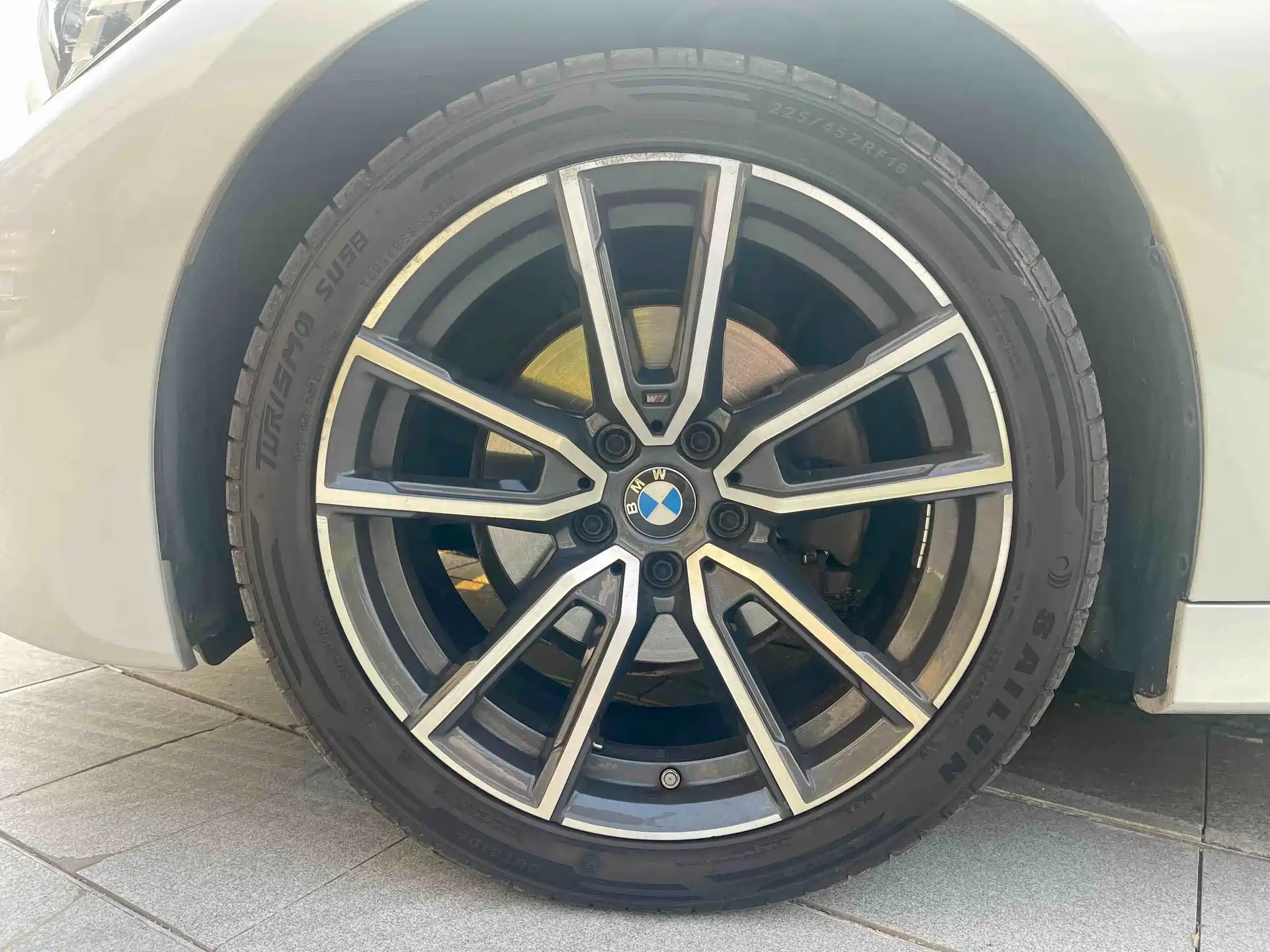 Photo 8 - BMW 3 Series