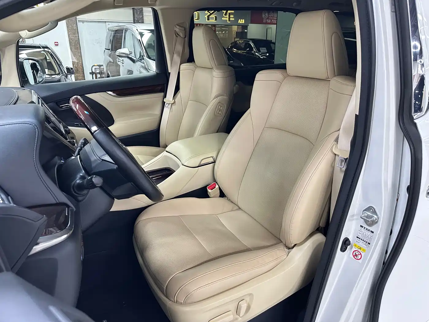 Toyota Alphard 2015 3.5L Luxury Edition фото 8