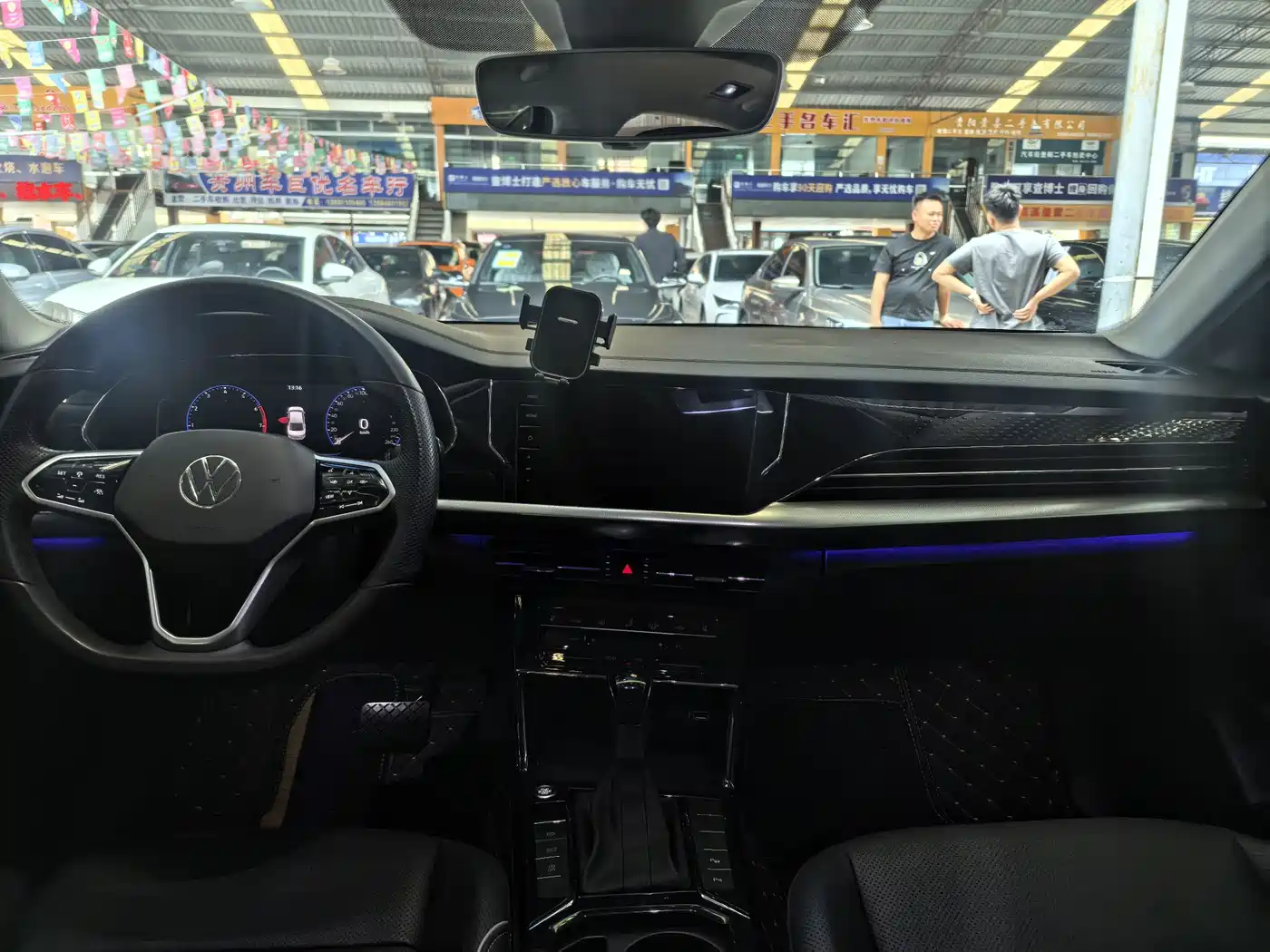 Volkswagen Passat 2023 330TSI Luxury Edition фото 6