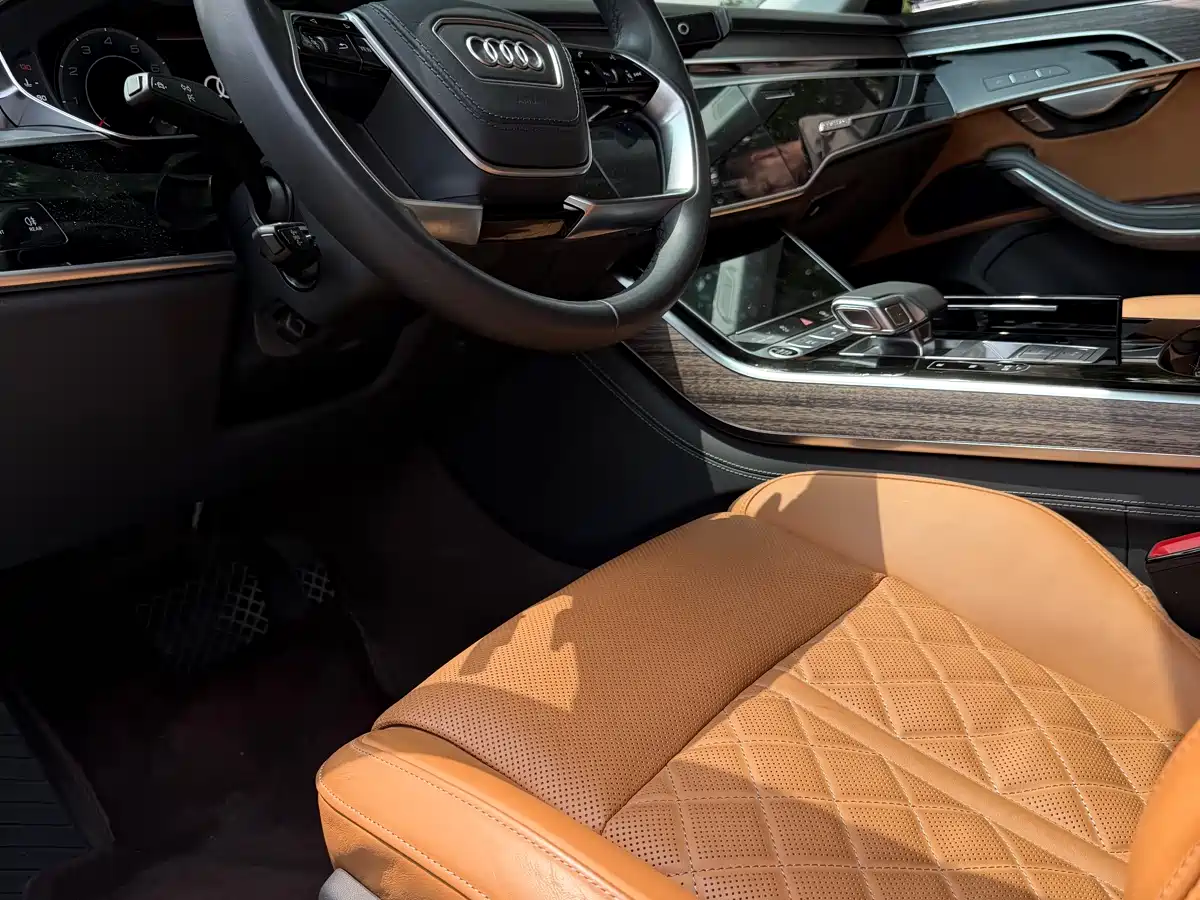 AUDI A8