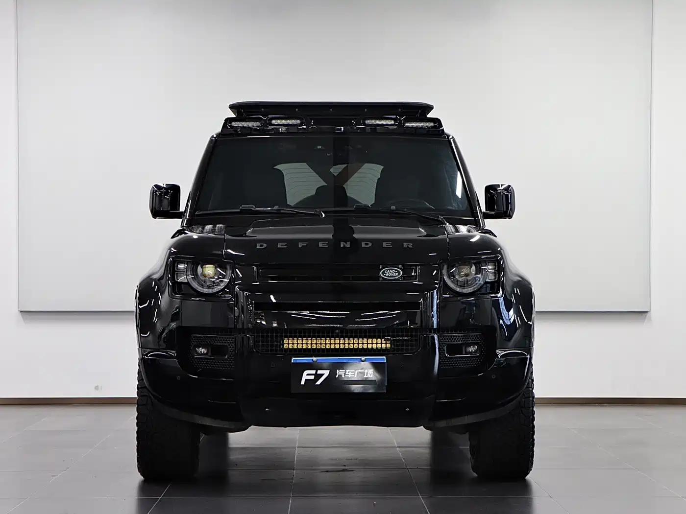 Photo 2 - Land Rover Defender