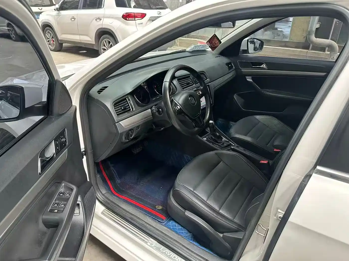 Volkswagen Lavida 2017 1.6L Automatic Comfort Edition фото 7