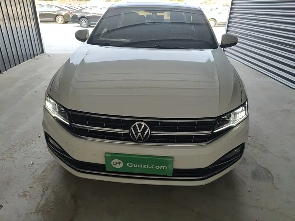 VOLKSWAGEN BORA