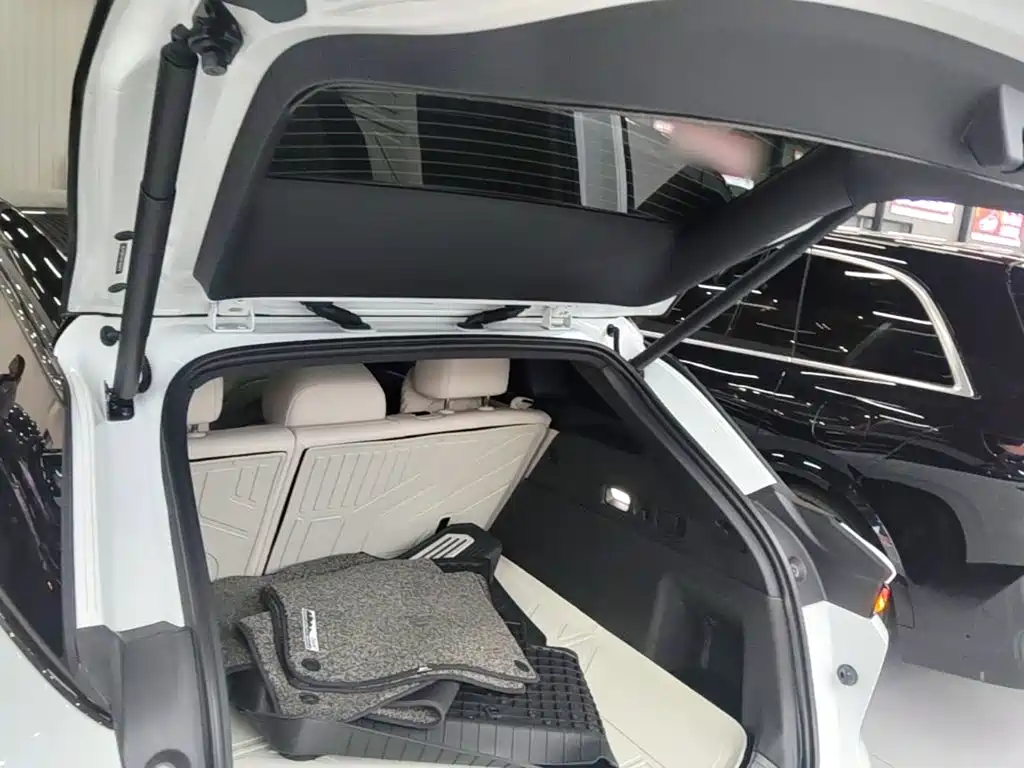 Li Auto i6 2025 2025 2WD Base Model